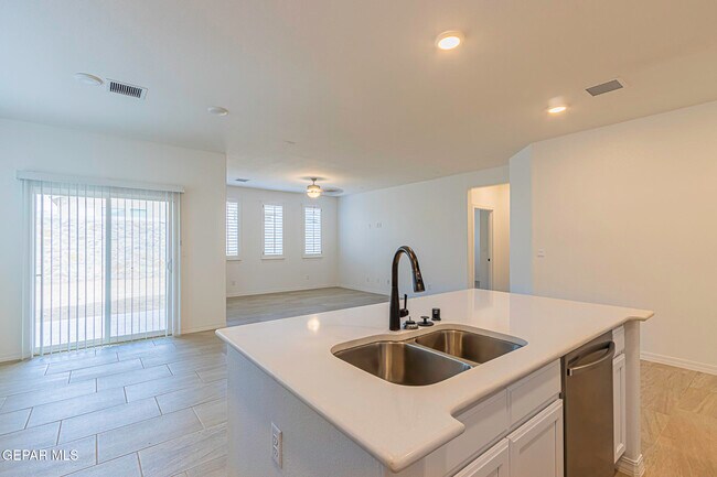 Building Photo - 10725 Walden Pond St