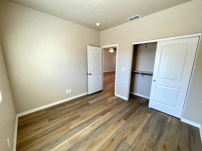 Building Photo - Beautiful 4 Bedroom Home in Kingman Crossing Community.