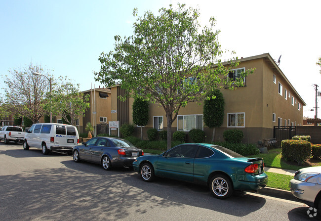 Primary Photo - La Costa and Mariposa Apartments