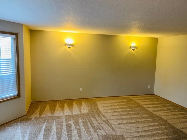 Building Photo - Nicely Updated Large Home w/ Pool!