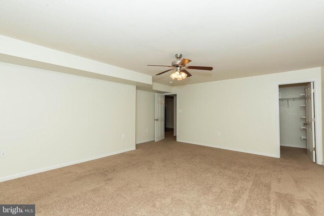 Building Photo - 15 Flag Ct