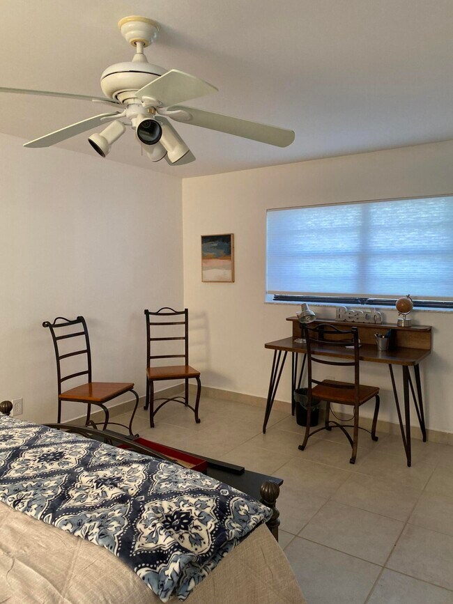 Building Photo - 1772 Gulfstream Ave