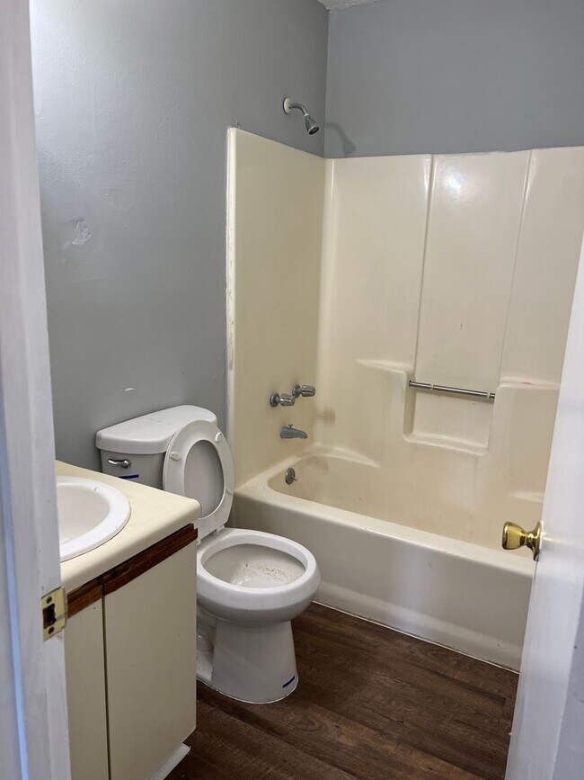 Building Photo - 300 Carriage Ln