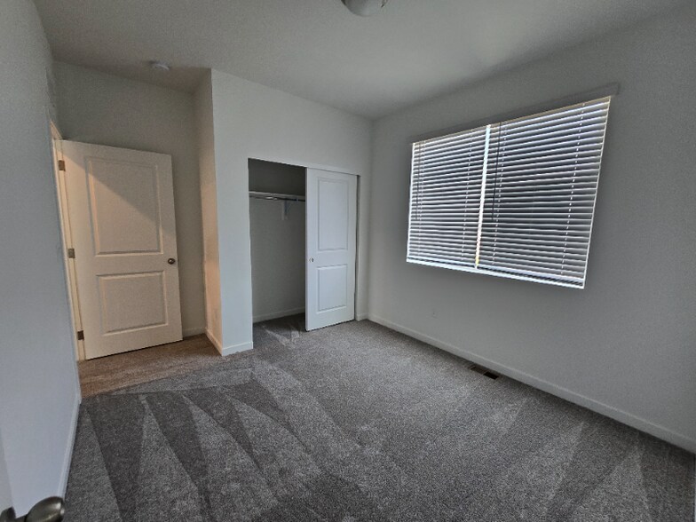 Building Photo - 4374 Timnath Pkwy