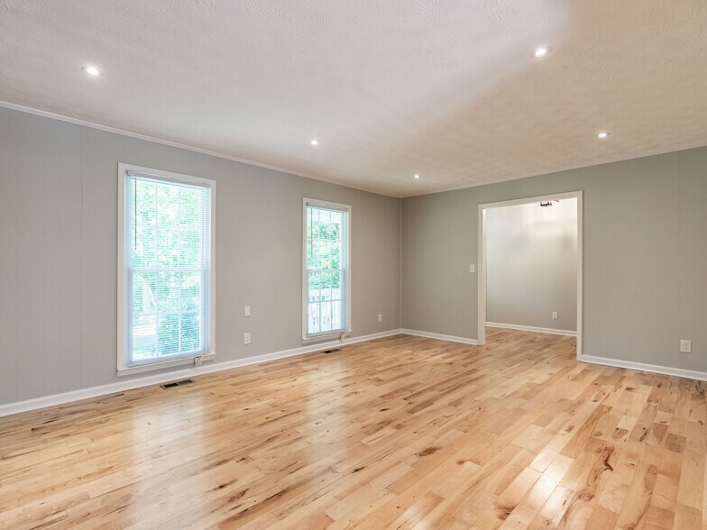 Building Photo - 4133 Thornwall Dr