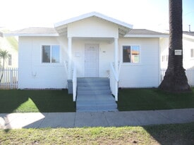 Building Photo - 1030 E La Palma Dr
