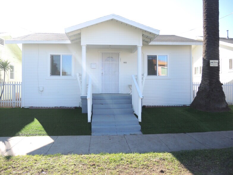 Primary Photo - 1030 E La Palma Dr