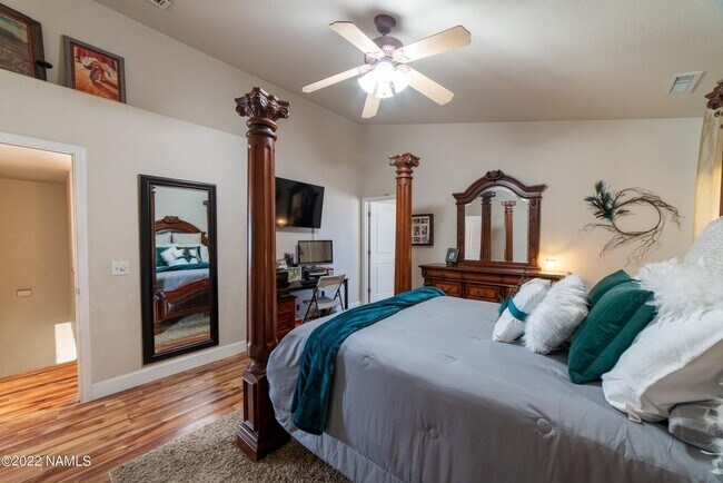 Building Photo - Westside 4 Bed, 2.5 Bath House with A/C & 2-Car Garage Near NAU & CCC! Students & Pets OK! Aug 10th!