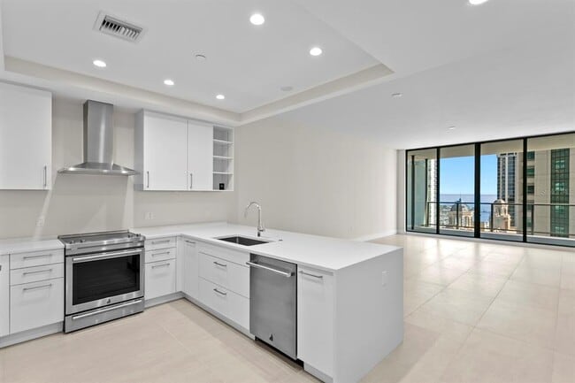 Building Photo - 275 1st Ave S