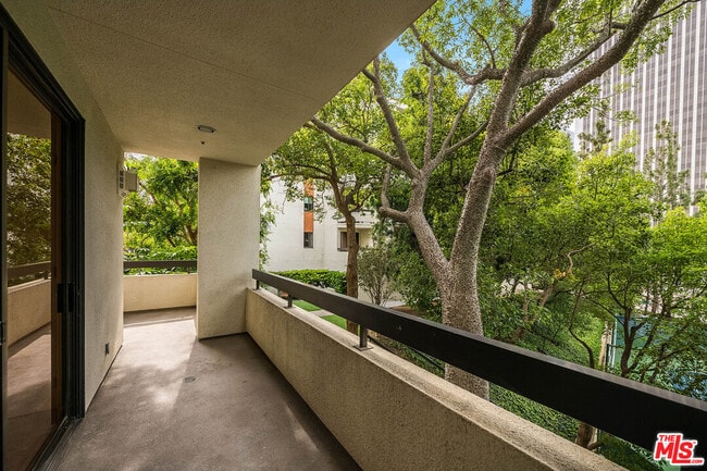 Building Photo - 2132 Century Park Ln