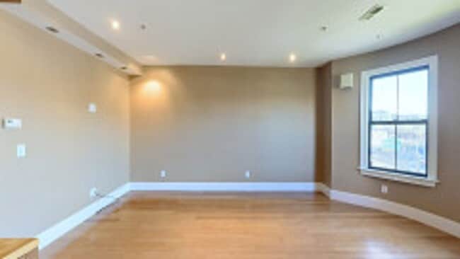 Building Photo - Renovated Bay Village  2 Bed on Cortes Street for June 1st