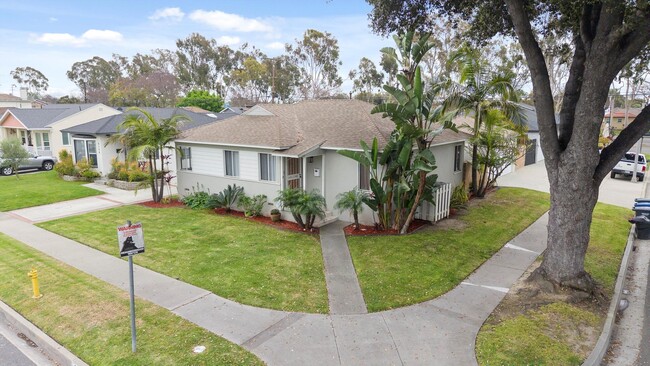 Building Photo - Beautiful Summer Home | Gorgoeus Yard | 3-...