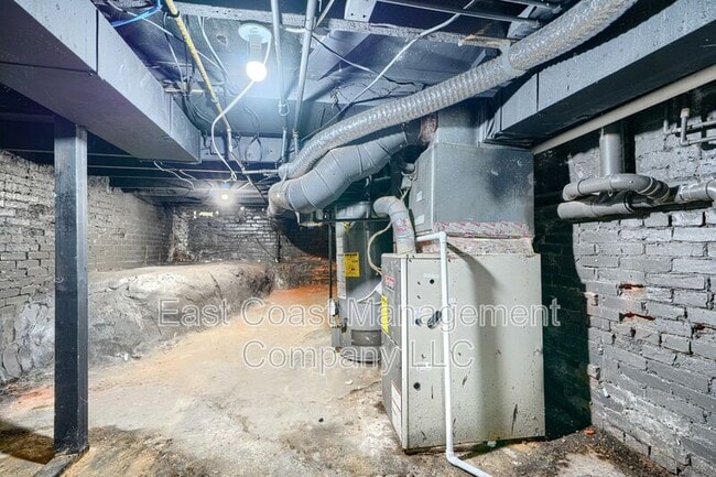 Building Photo - 1527 N Stricker St