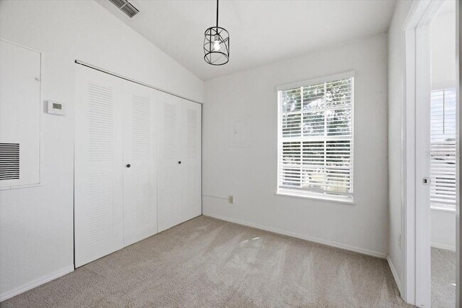 Building Photo - 1612 Columbia Arms Cir