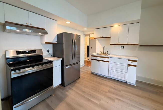 Building Photo - 62 Firglade Ave