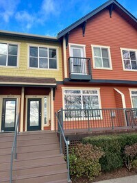 Building Photo - Townhome in Bremerton with beautiful view.
