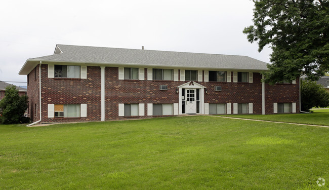 Primary Photo - Greenway Apartments