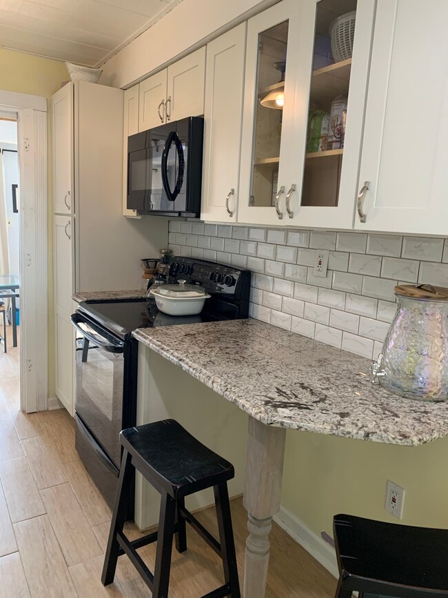 Kitchen - 200 Portland Rd