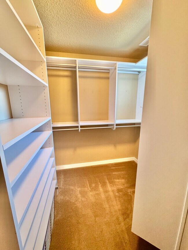 Building Photo - COMING SOON - EZ access to 205 within minu...