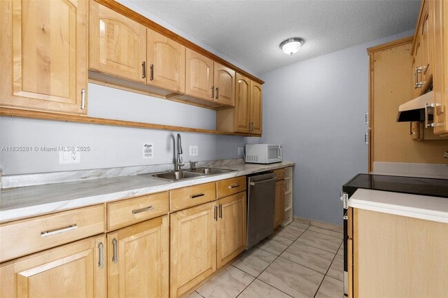 Building Photo - 2028 SW 103rd Ct