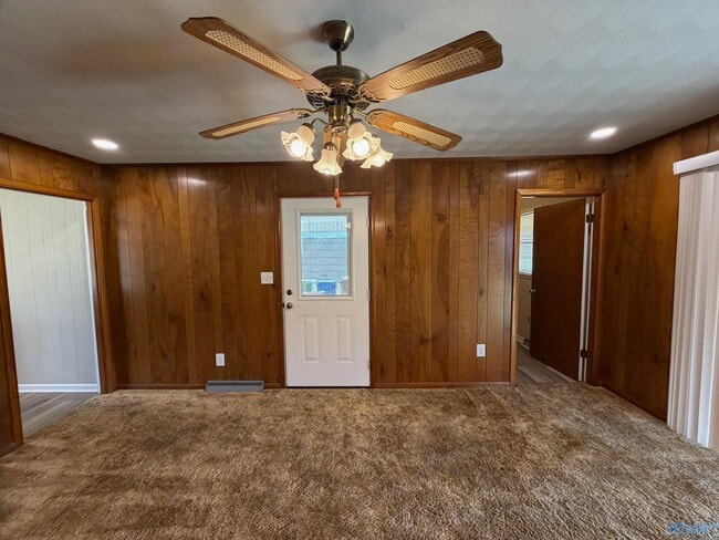 Building Photo - 900 Barclift St NW