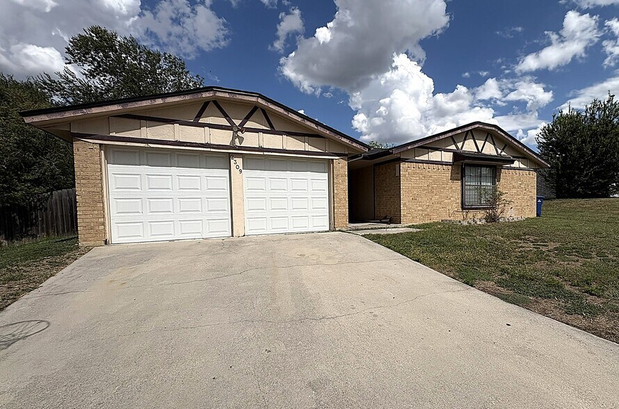 Building Photo - 2309 Whitney Dr