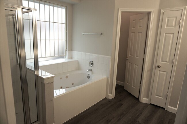 Building Photo - 6628 Sharpstown Green Cir