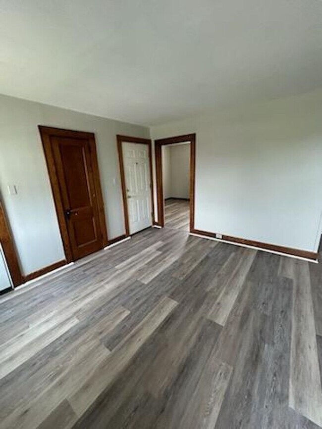 Building Photo - Joughin600