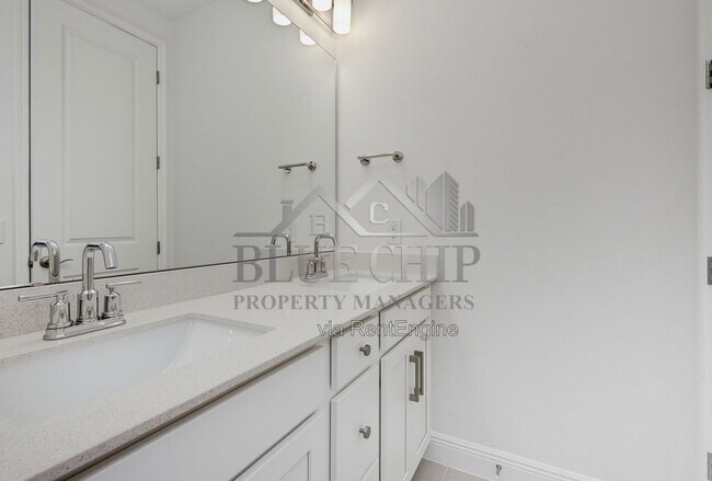 Building Photo - 1217 Pampus Dr