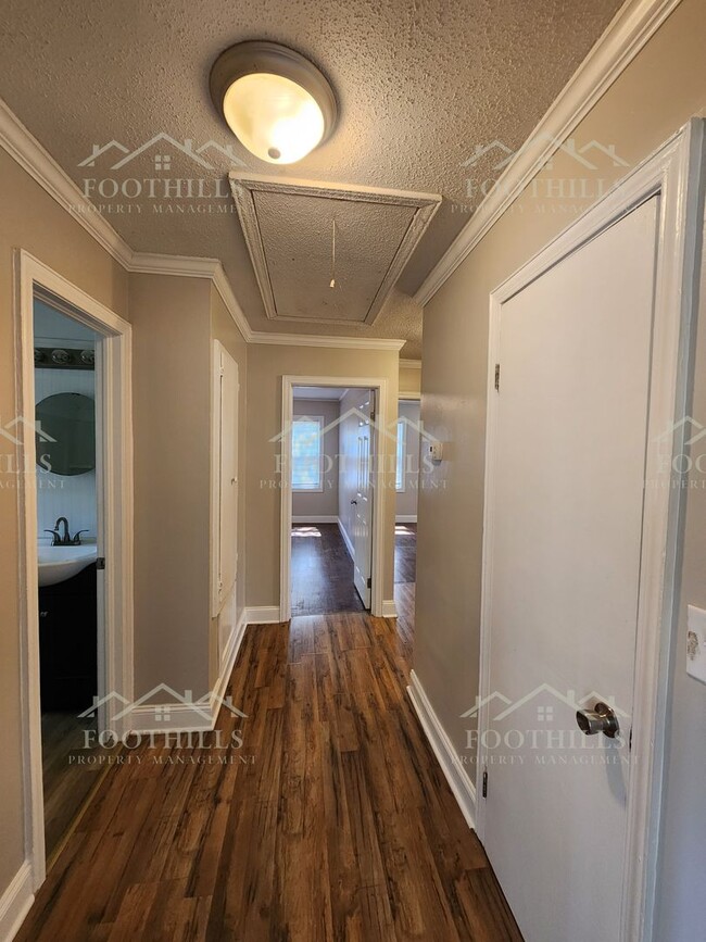 Building Photo - Charming 3-Bed Brick Rental Near Schools &...