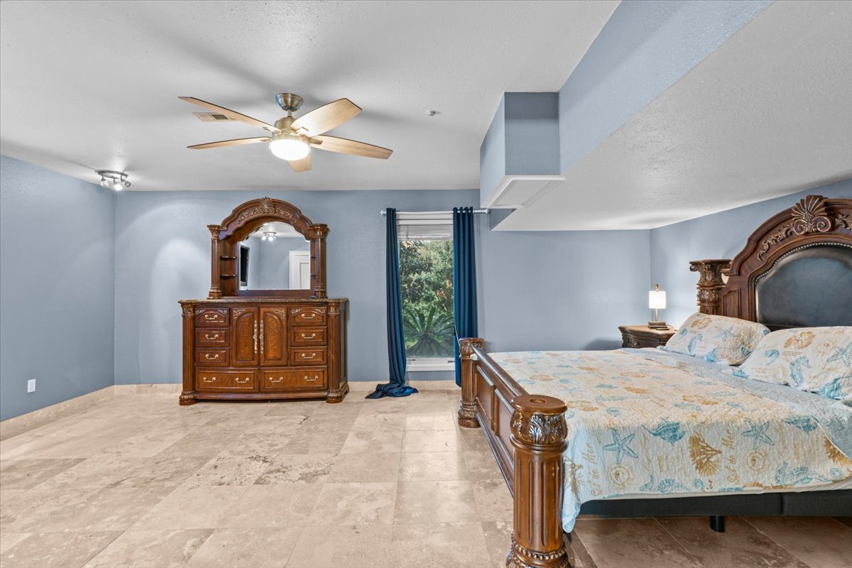Building Photo - 200 Asphodel Dr