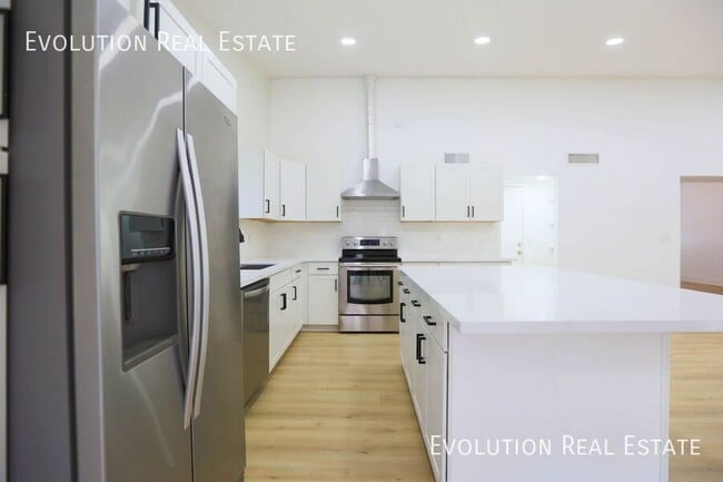 Building Photo - 6443 E Sandra Terrace