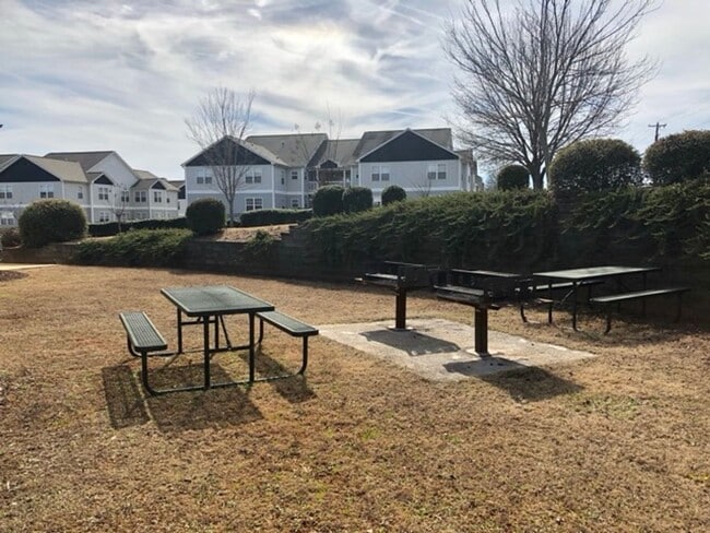 Building Photo - 102-L University Village