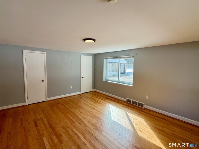 Building Photo - 25 Plymouth Rd