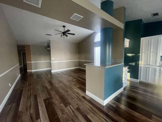 Building Photo - 3/2 home in Castlewood with office! For re...