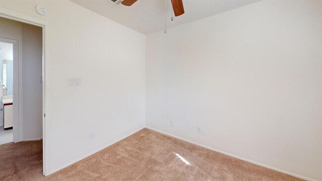 Building Photo - 1015 E Yager Ln