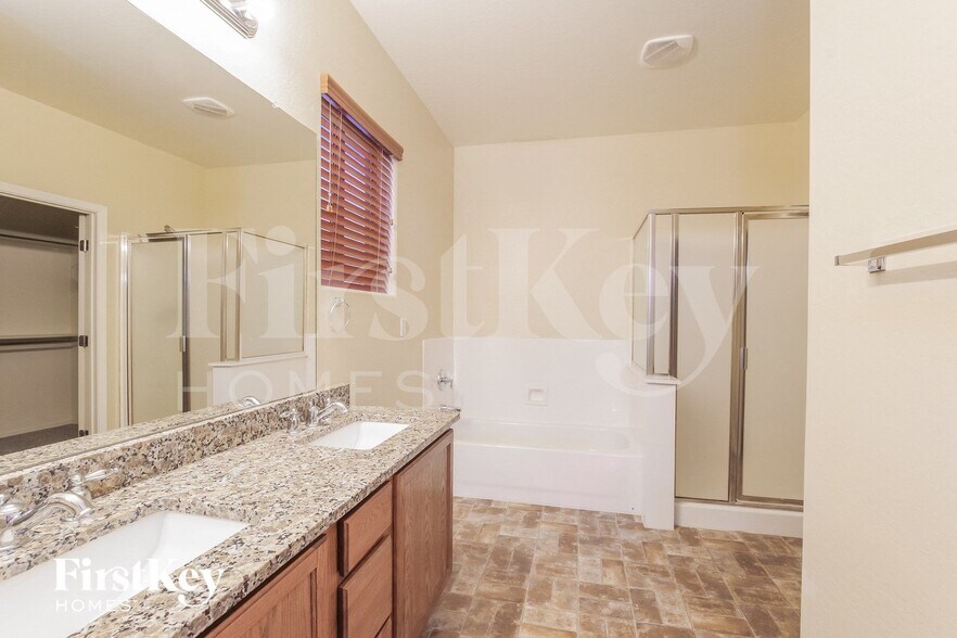 Building Photo - 8939 W St John Rd