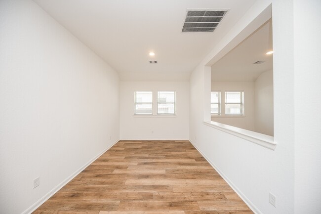 Building Photo - 42514 Summer Crst Rd