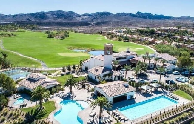 Building Photo - 30 Strada Di Villaggio