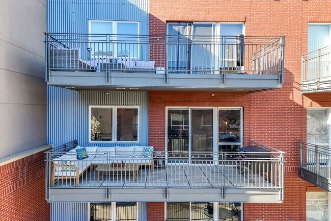 Building Photo - 1BD, 1BA Downtown Denver Condo with Garage...