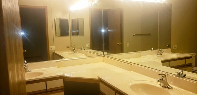 Building Photo - 2086 Muirfield Cir