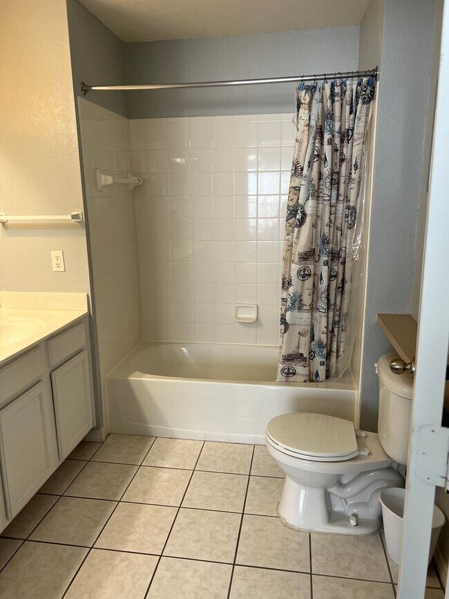 Building Photo - 2280 San Vital Dr