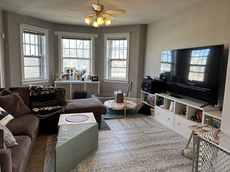 Living room with furniture - 421 Hannah Avenue