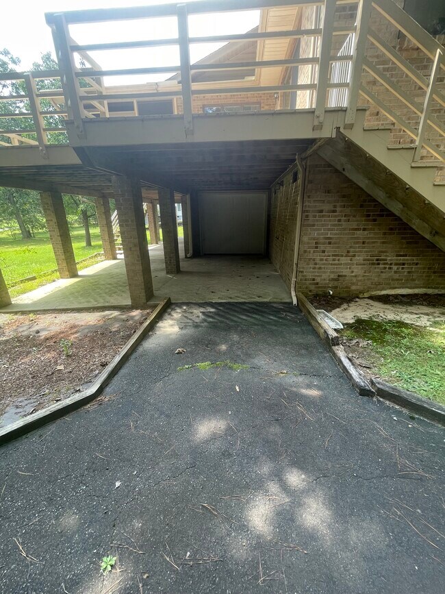 Building Photo - 750 Mimosa Dr