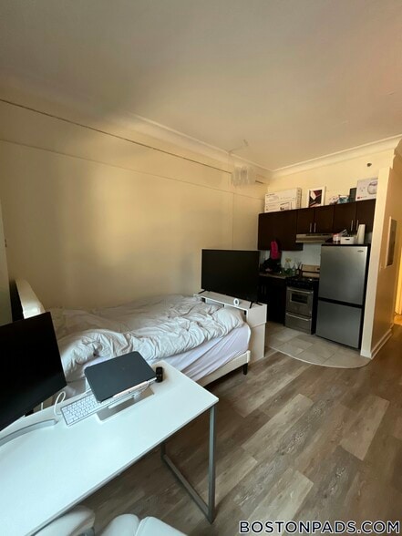 Building Photo - 62 Boylston St