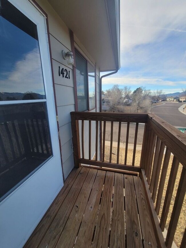 Building Photo - Charming 2-Bedroom, 1-Bathroom Upper-Level...