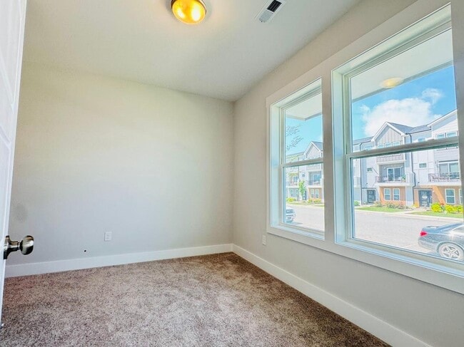 Building Photo - 4 bedroom End Unit Townhome in Wendell Fall