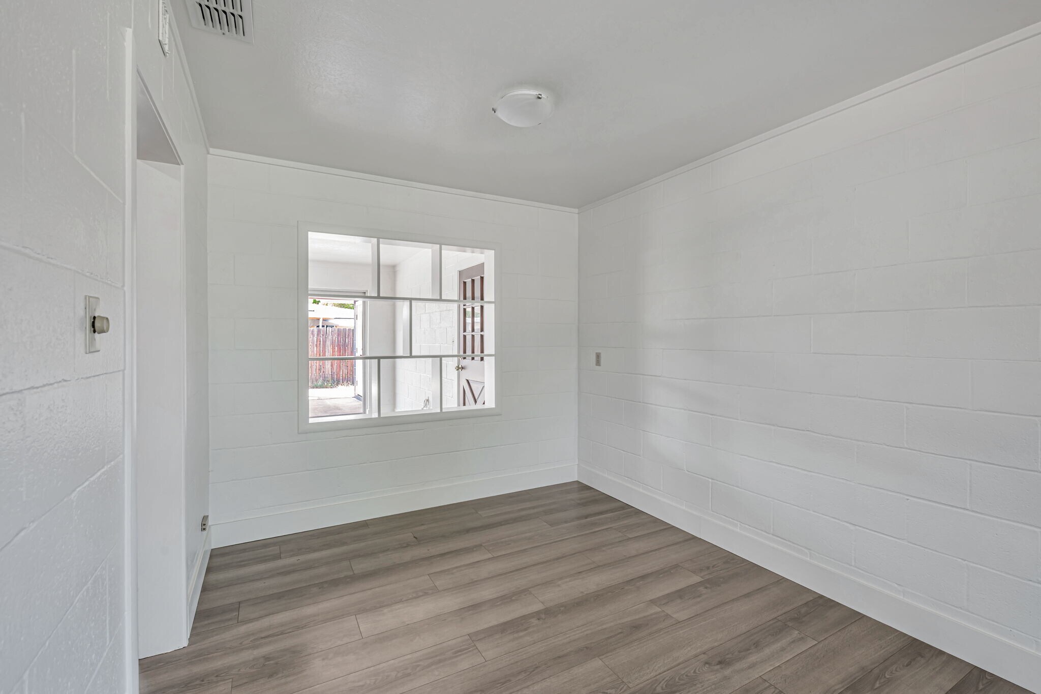 Building Photo - 5400 Valletta Way