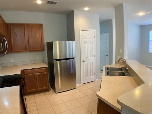 Building Photo - 2624 Blackstone Dr