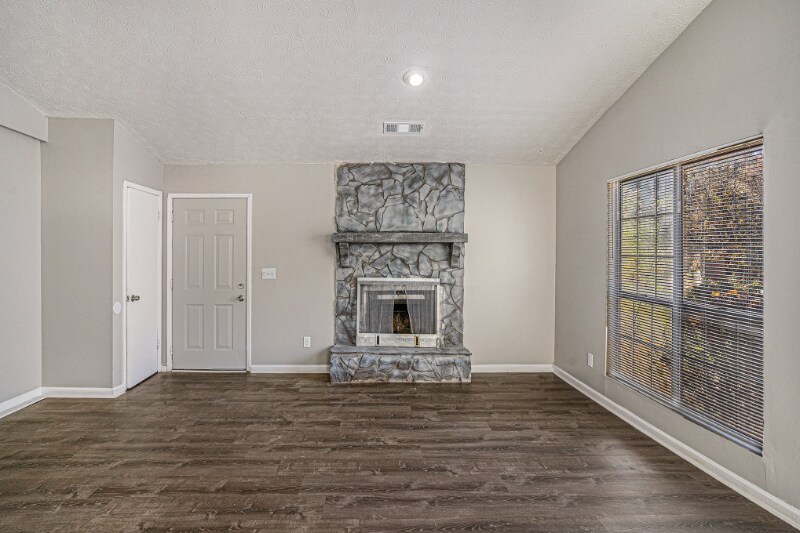 Building Photo - 5472 Glen Haven Dr